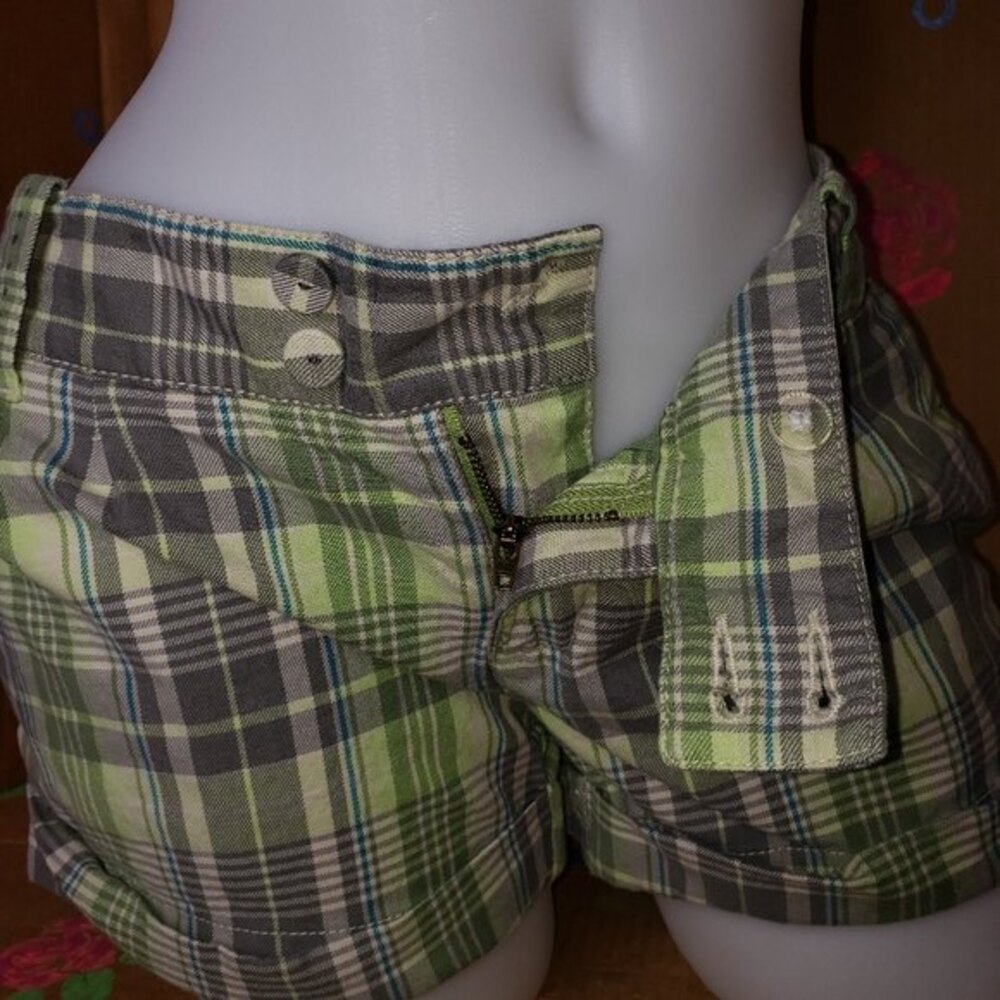 AEROPOSTALE Green Plaid Shorts with Flap Back Pockets Junior Size 5/6 - Picture 5 of 9